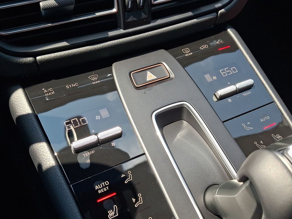 Thumbnail: 2026 Porsche Macan - 18