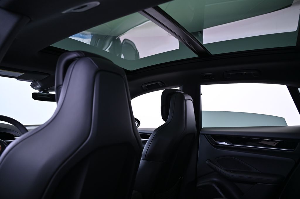 Thumbnail: 2025 Porsche Macan - 29
