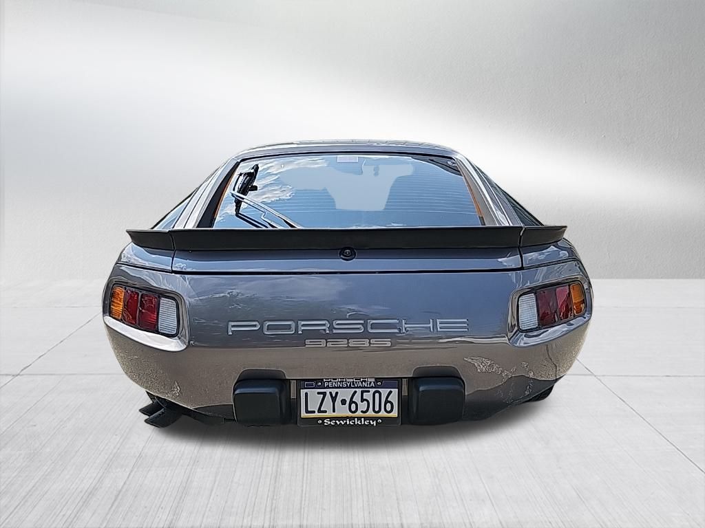 1986 Porsche 928 S 6