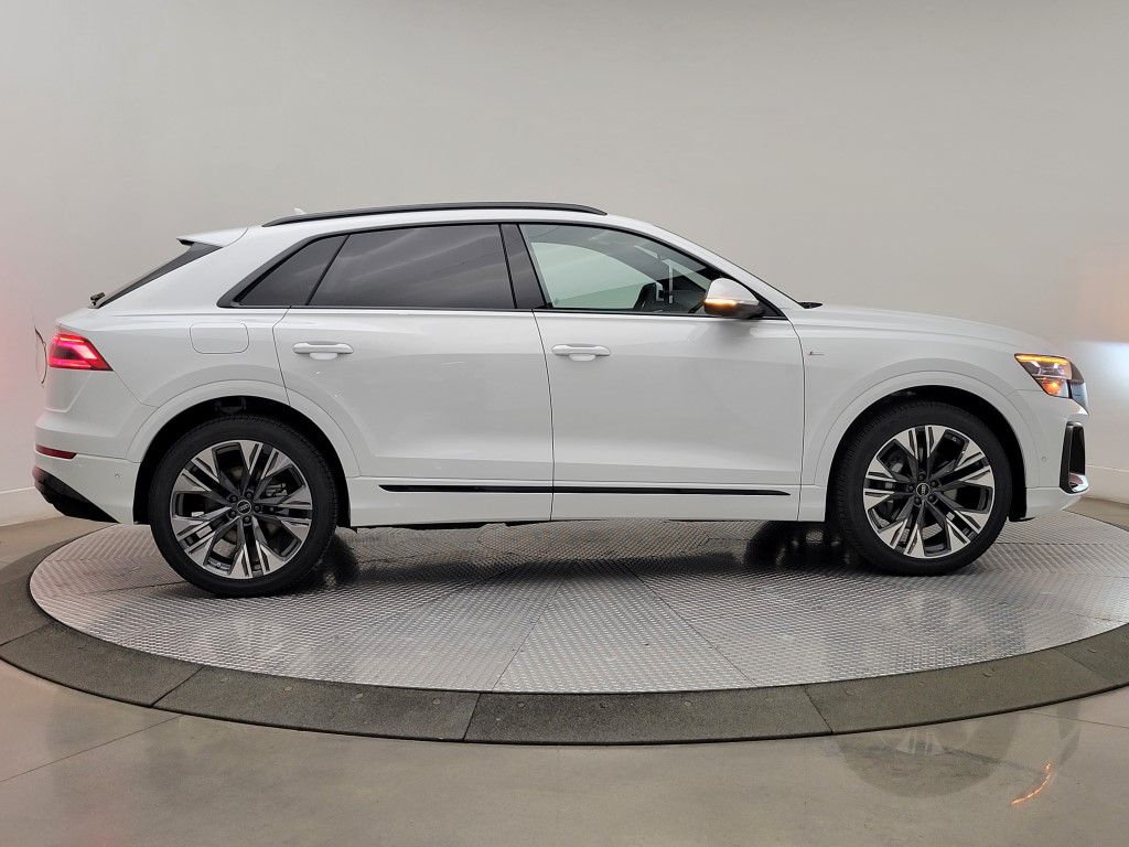 Thumbnail: 2026 Audi Q8 - 6