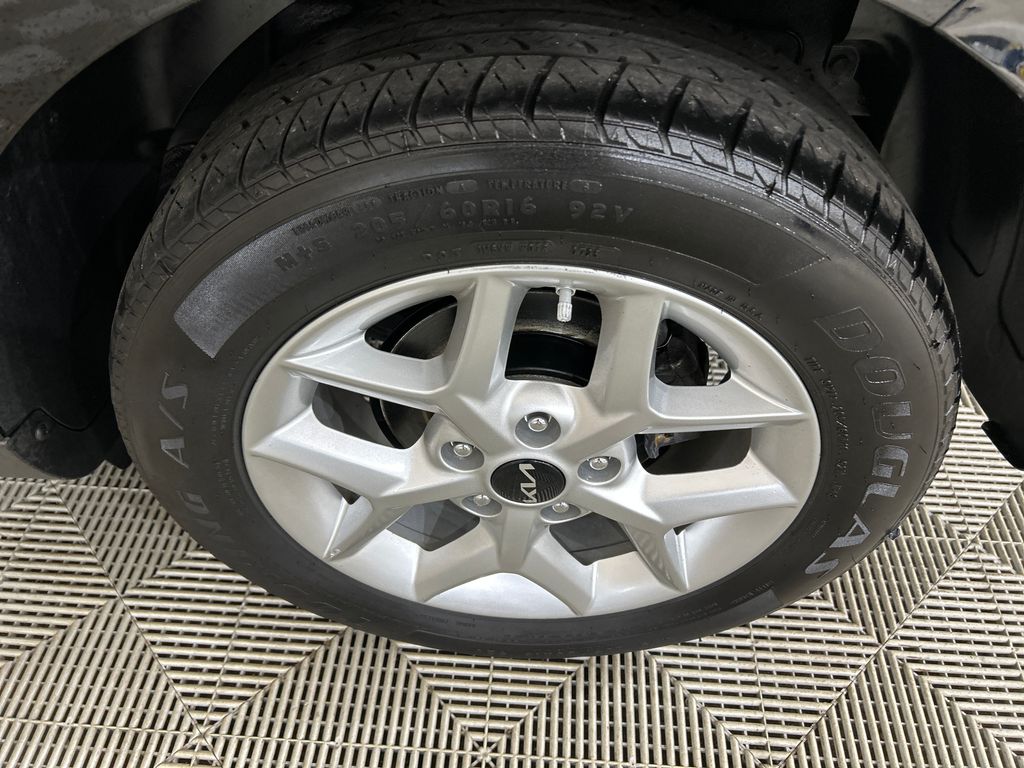 Used 2023 Black Kia LX image 10