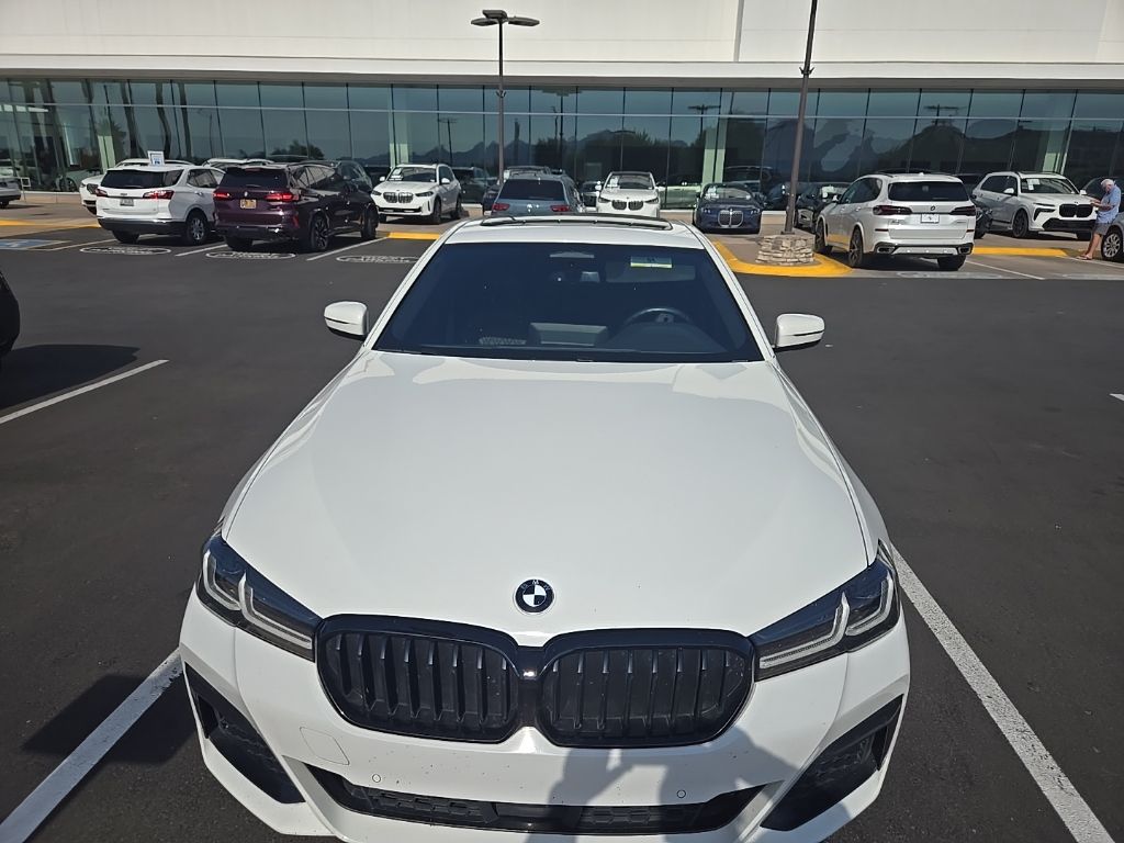 Used 2022 White BMW 530i image 2