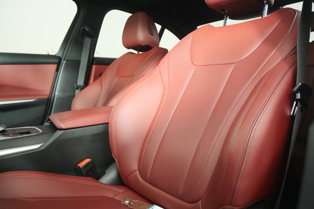 Thumbnail: 2022 BMW 3 Series - 10