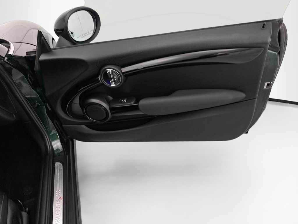 Used 2019 Green MINI Signature image 22