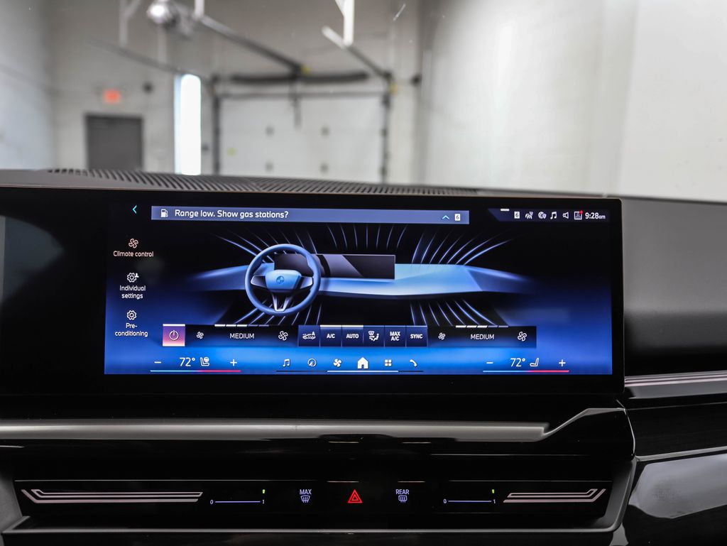 Thumbnail: 2026 BMW 5 Series - 16