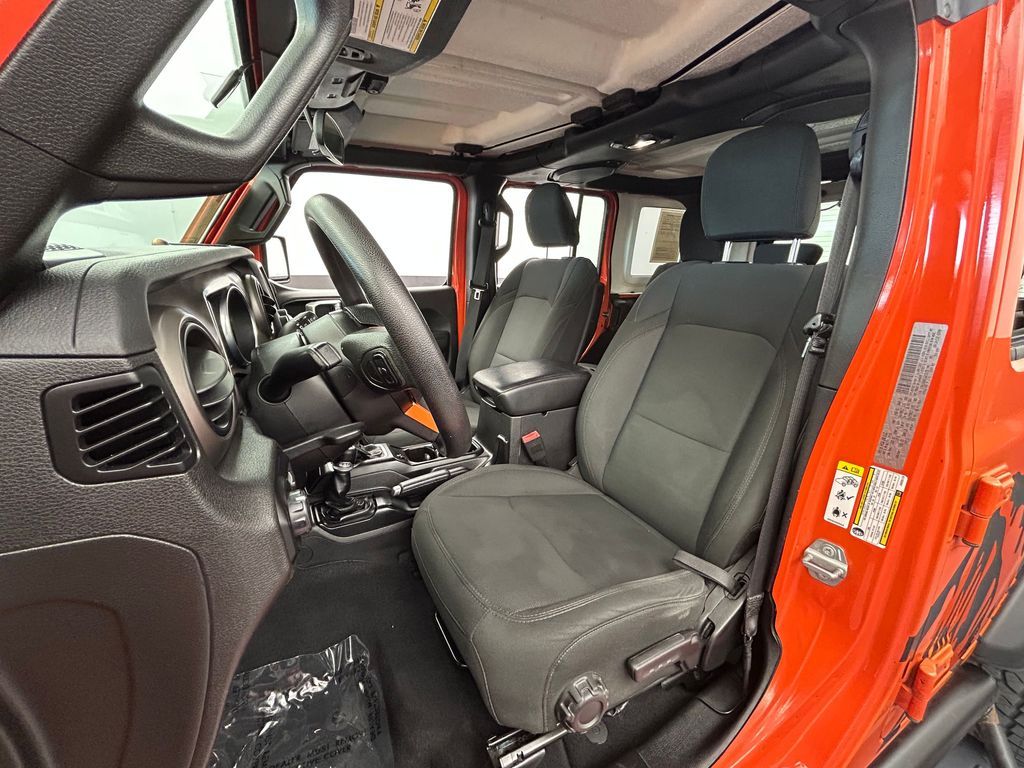 Used 2018 Punkn Metallic Clearcoat Jeep Unlimited Sport image 42