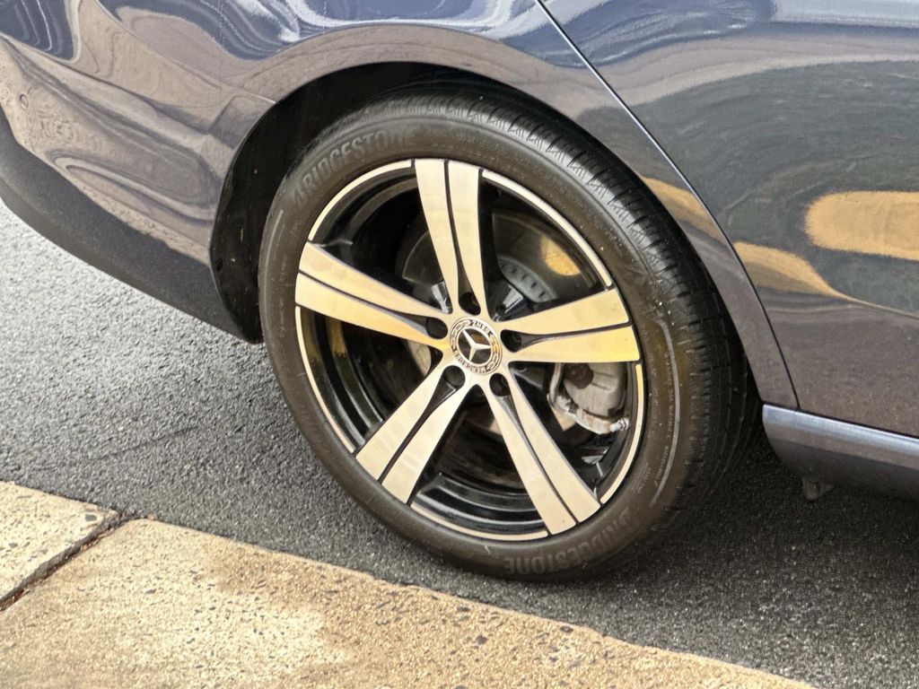 Thumbnail: 2025 Mercedes-Benz C-Class - 17