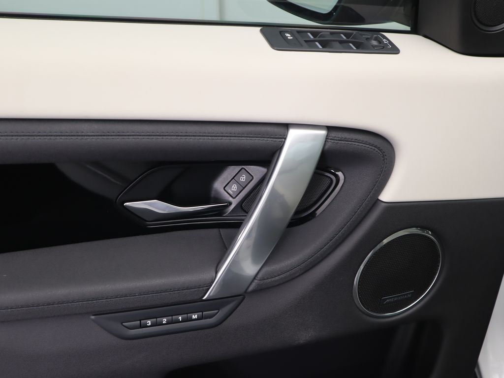 Thumbnail: 2025 Land Rover Discovery Sport - 24