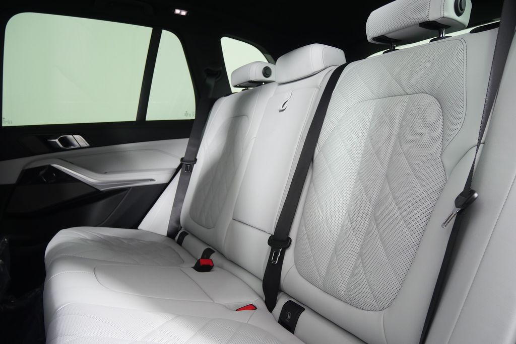 Thumbnail: 2026 BMW X5 - 16