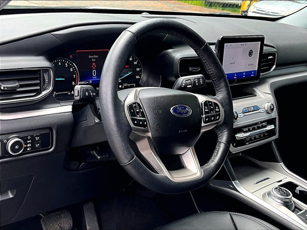 2023 Ford Explorer — photo 8