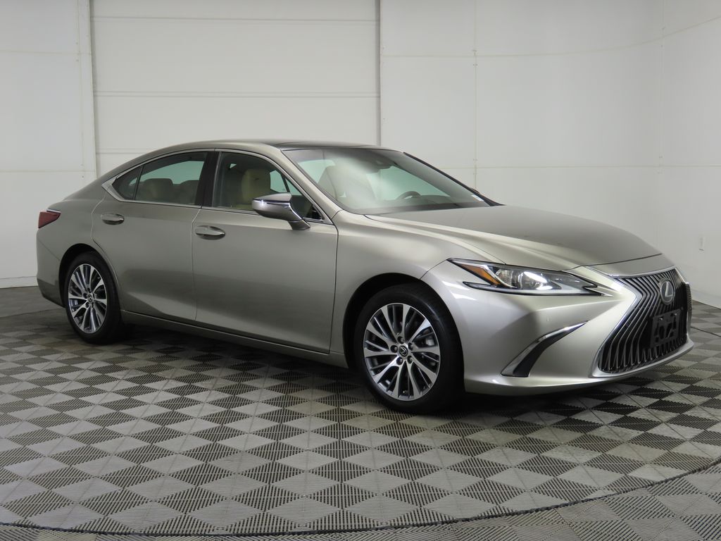 Thumbnail: 2019 Lexus ES - 3