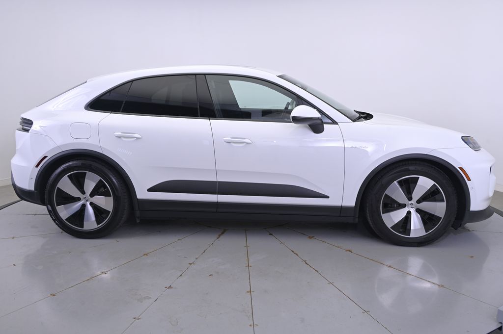 Thumbnail: 2024 Porsche Macan - 8