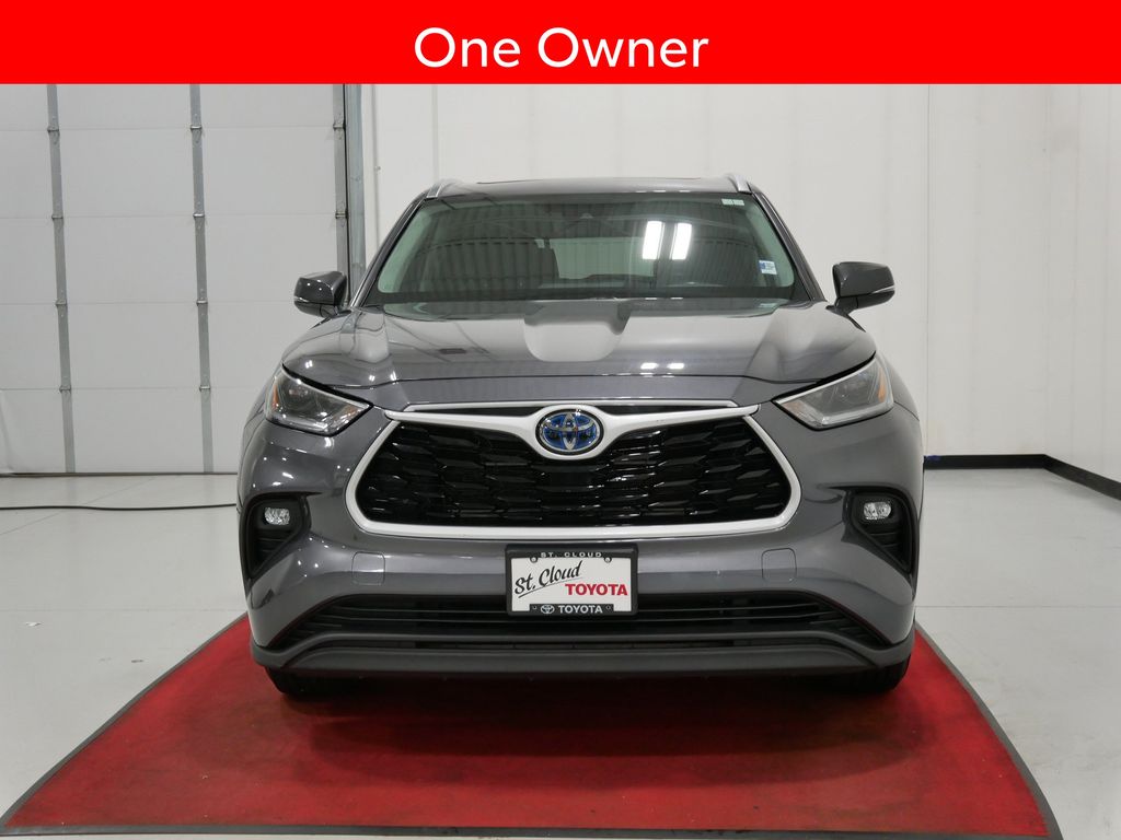 Used 2021 Toyota Highlander XLE with VIN 5TDGBRCH9MS535975 for sale in Waite Park, Minnesota