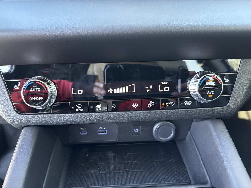 2025 Mitsubishi Outlander Plug-in Hybrid SE - Photo 29