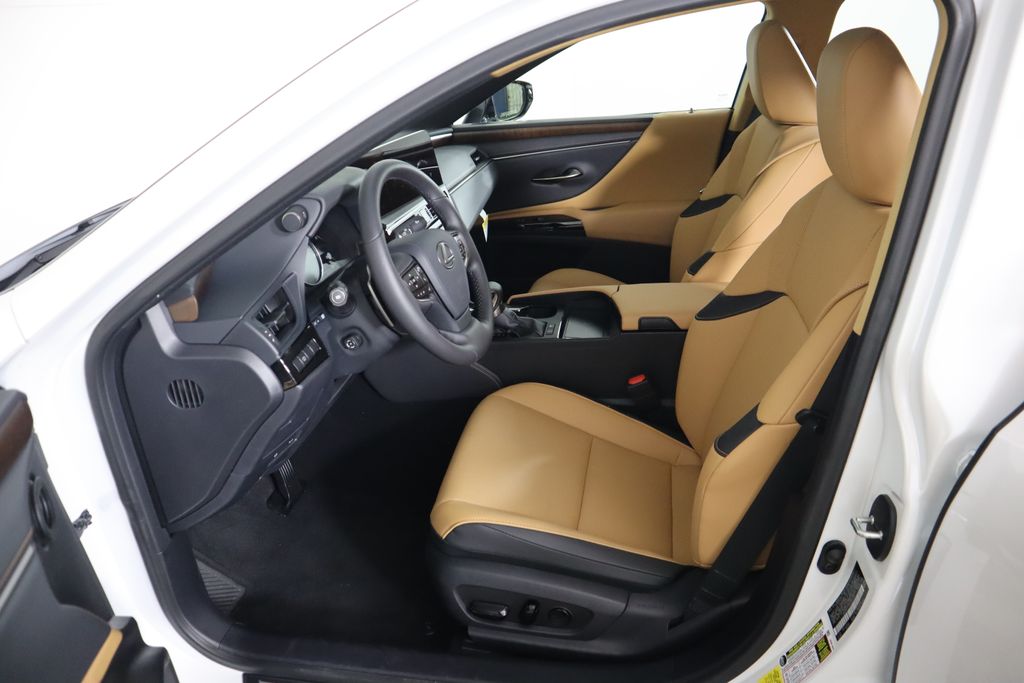 2025 Lexus ES Hybrid 300h 19