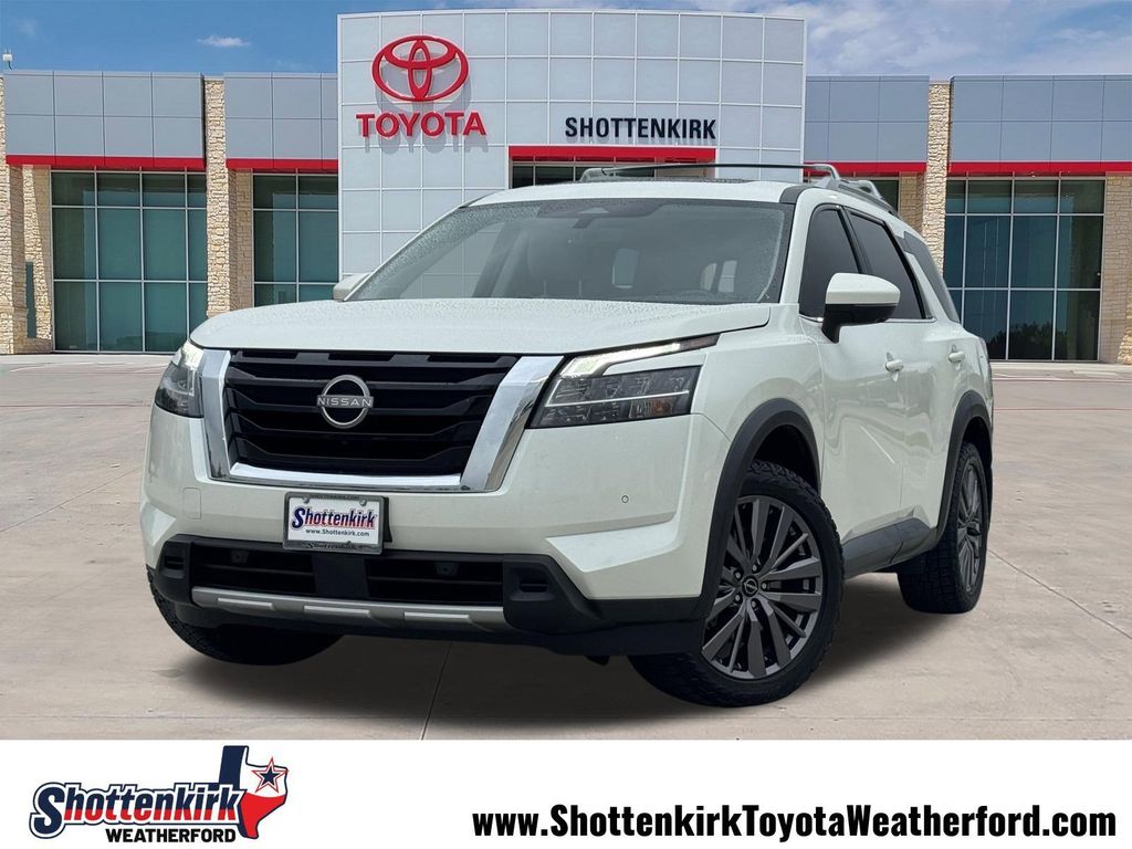 2023 Nissan Pathfinder SL 4WD's photo