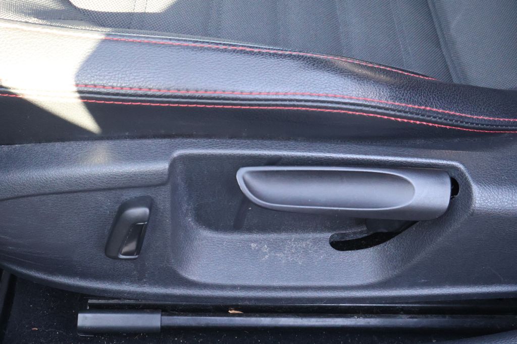 Thumbnail: 2013 Volkswagen Jetta - 10