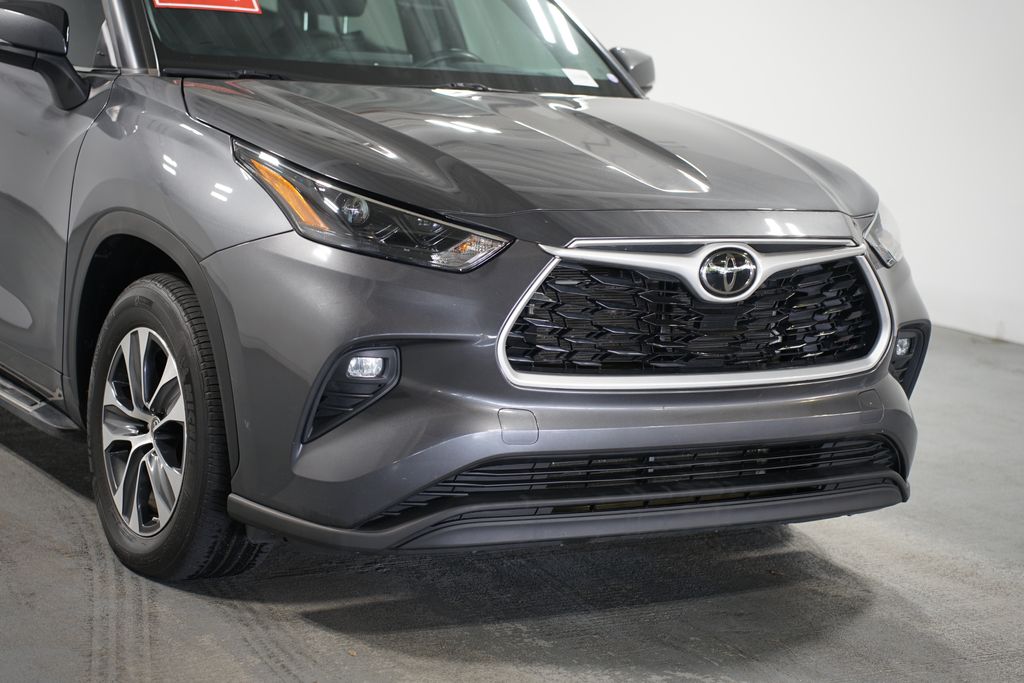 Thumbnail: 2023 Toyota Highlander - 4