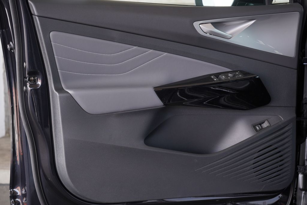 2025 Volkswagen ID.4 Pro S 18
