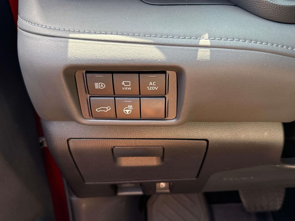 Thumbnail: 2024 Toyota Highlander - 15