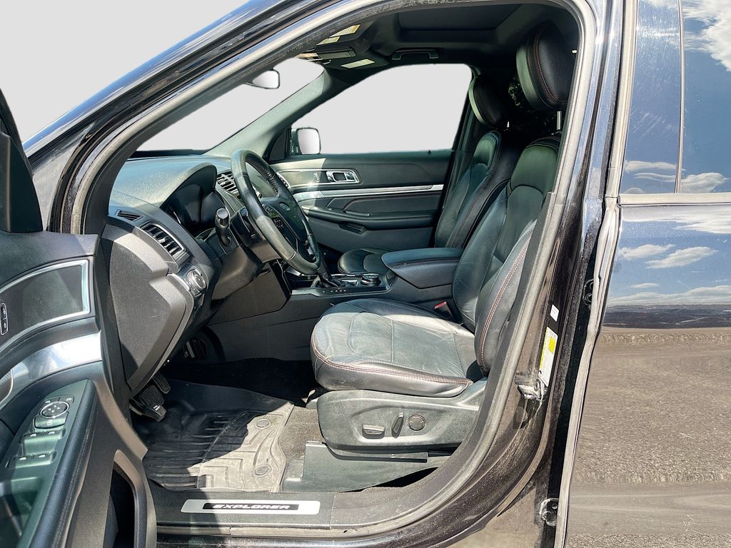 2019 Ford Explorer Sport Black at Autostrade