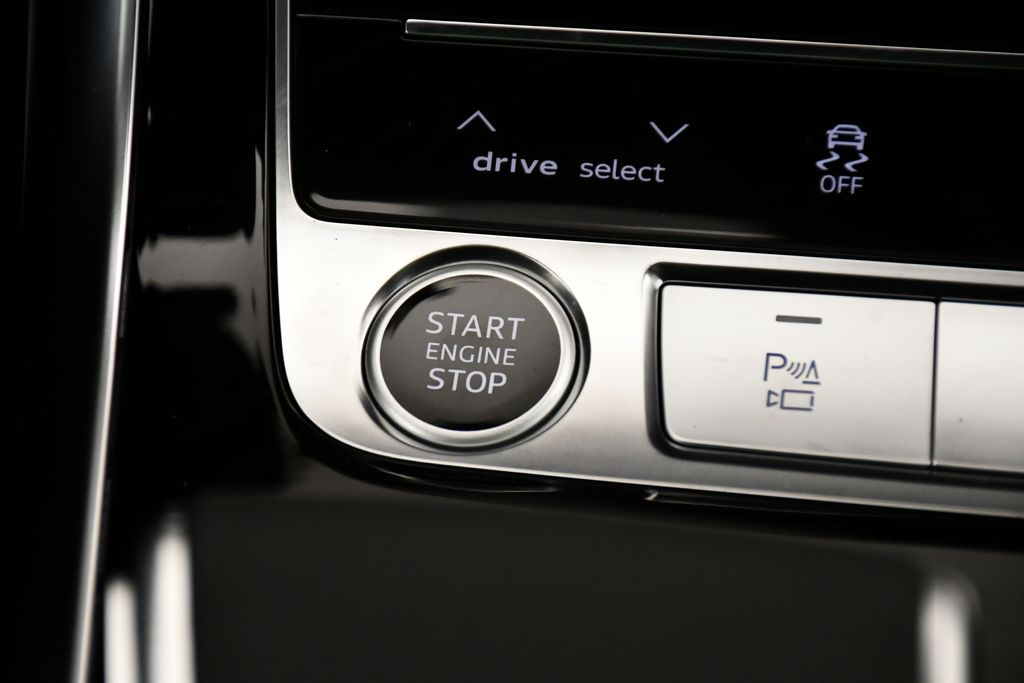 Thumbnail: 2026 Audi Q8 - 30