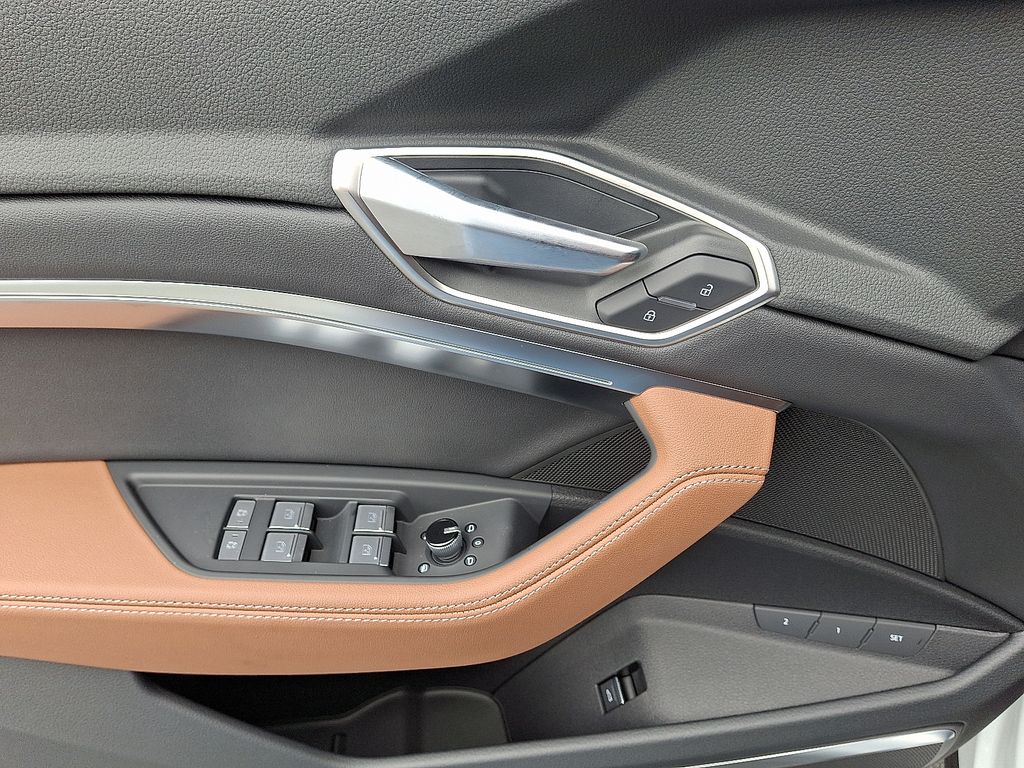 Thumbnail: 2024 Audi Q8 e-tron - 12