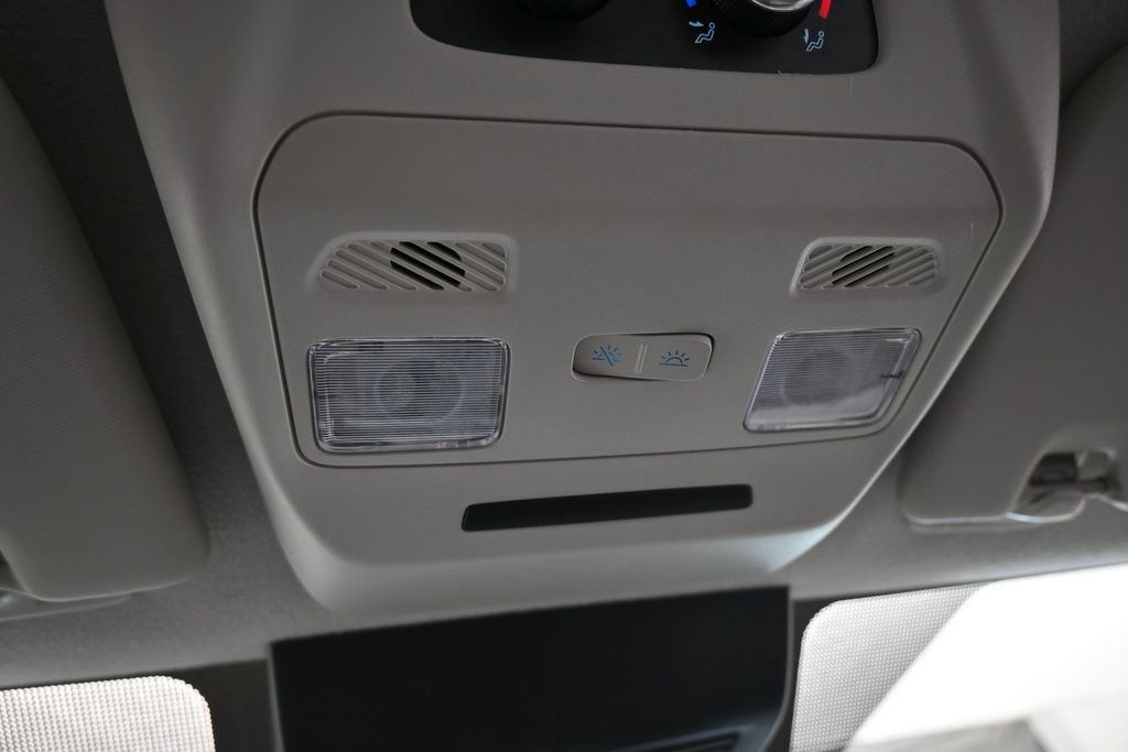 Used 2024 Oxford White Ford XLT image 32