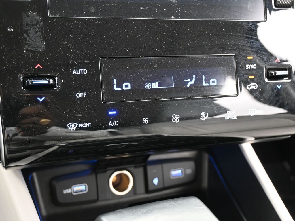 Used 2023 Shimmering Silver Hyundai SEL image 20