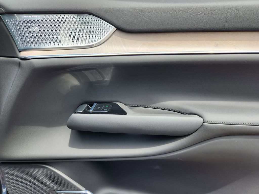 2025 Volvo EX90 Ultra - Photo 21