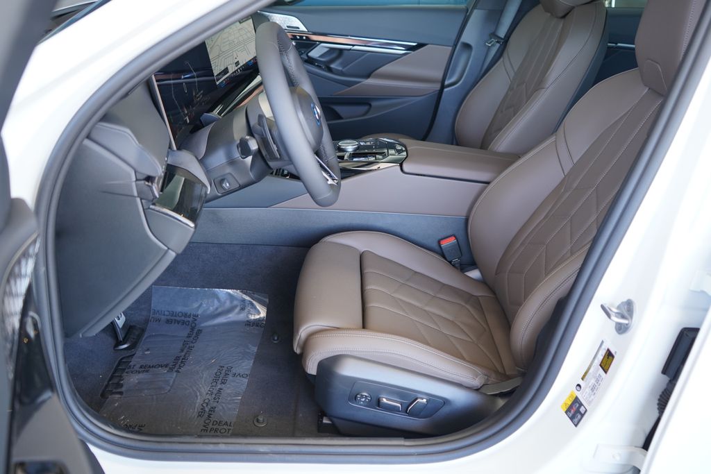 Thumbnail: 2026 BMW 5 Series - 12