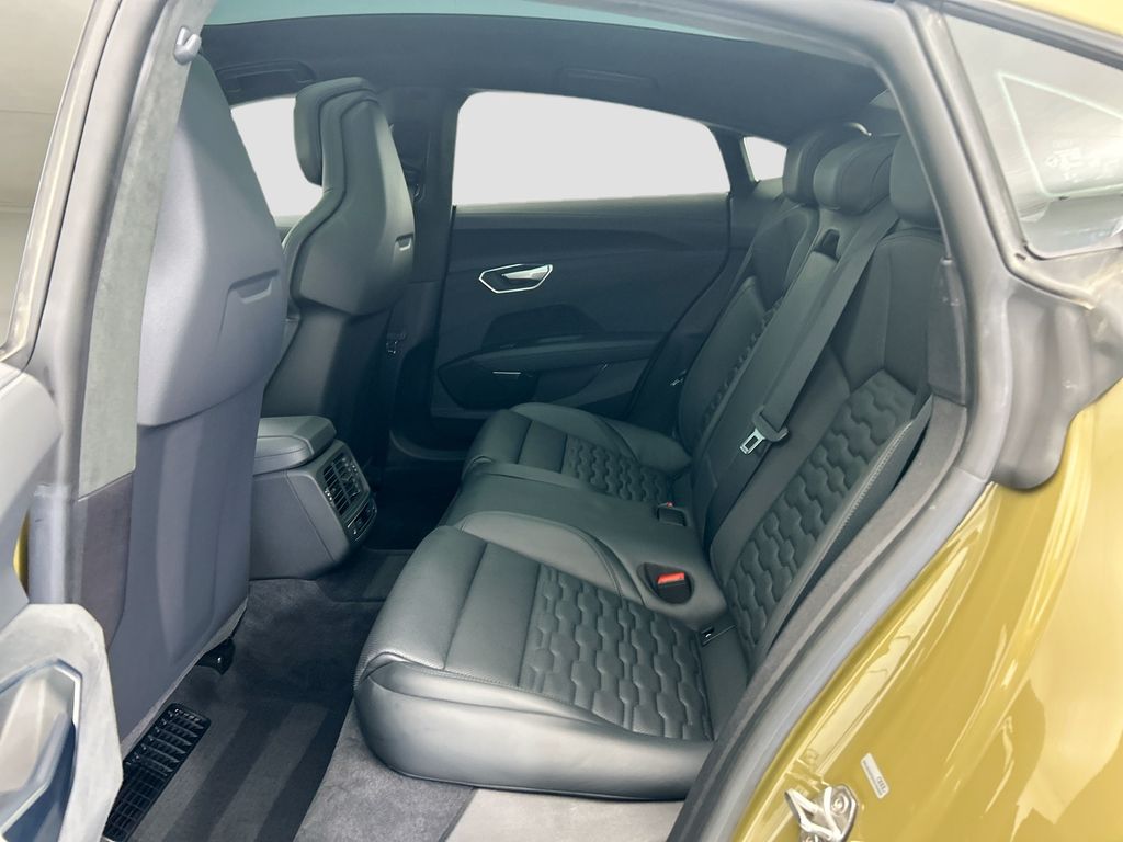 Thumbnail: 2022 Audi RS e-tron GT - 20