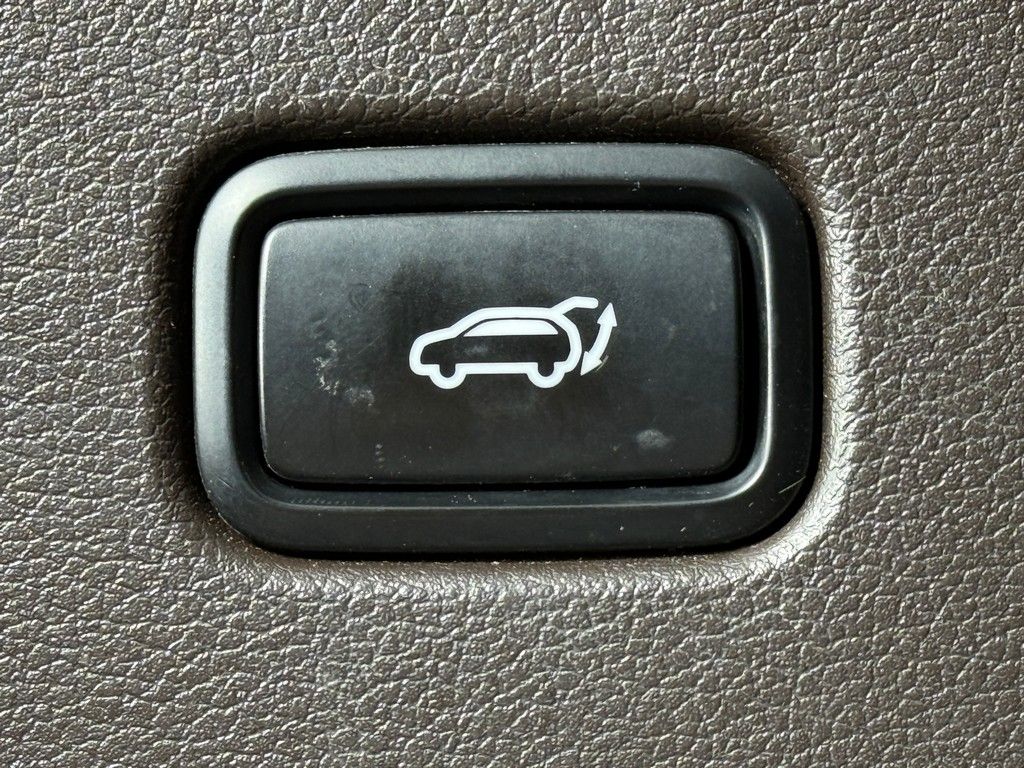 Used 2020 Red Hyundai Limited image 24