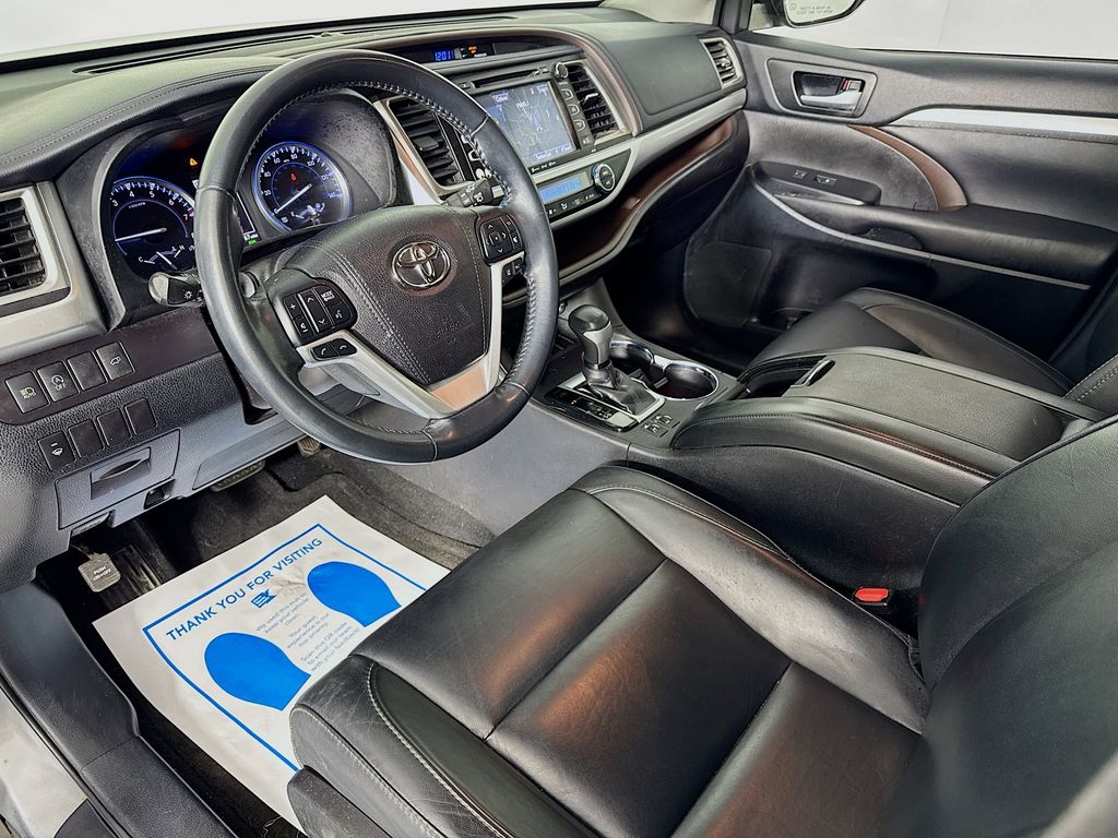 Used Car 2018 Toyota Highlander  Xle For Sale Under $25,000 In Austin, Texas