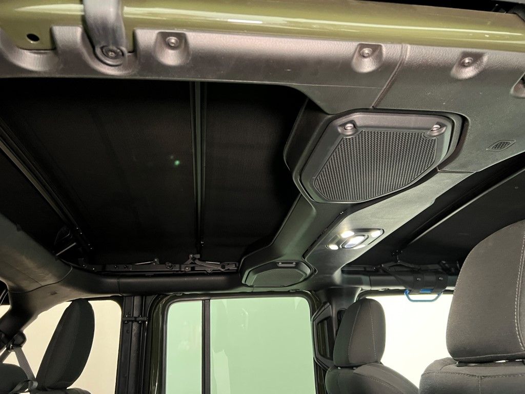 Thumbnail: 2022 Jeep Wrangler - 15