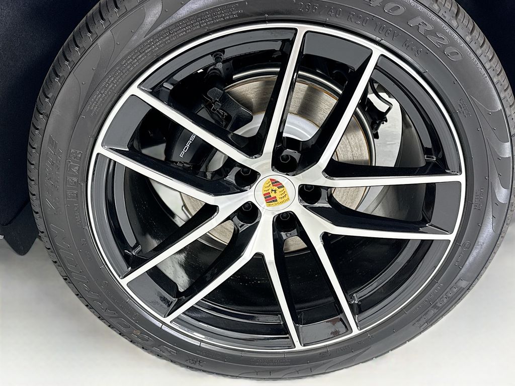 Thumbnail: 2026 Porsche Macan - 31