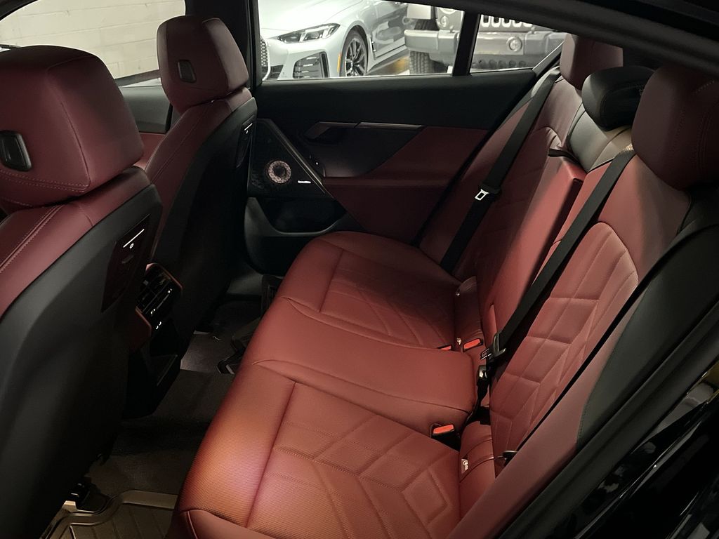 Thumbnail: 2025 BMW 5 Series - 23