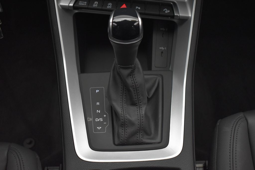 Thumbnail: 2025 Audi Q3 - 26