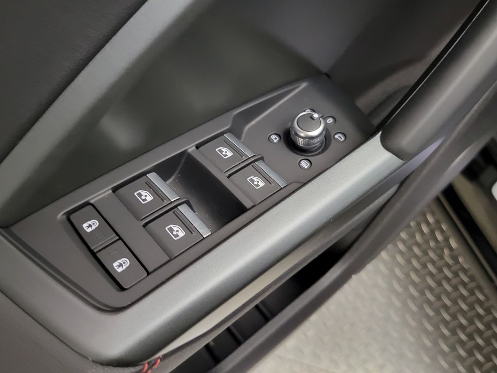 Thumbnail: 2025 Audi Q3 - 31