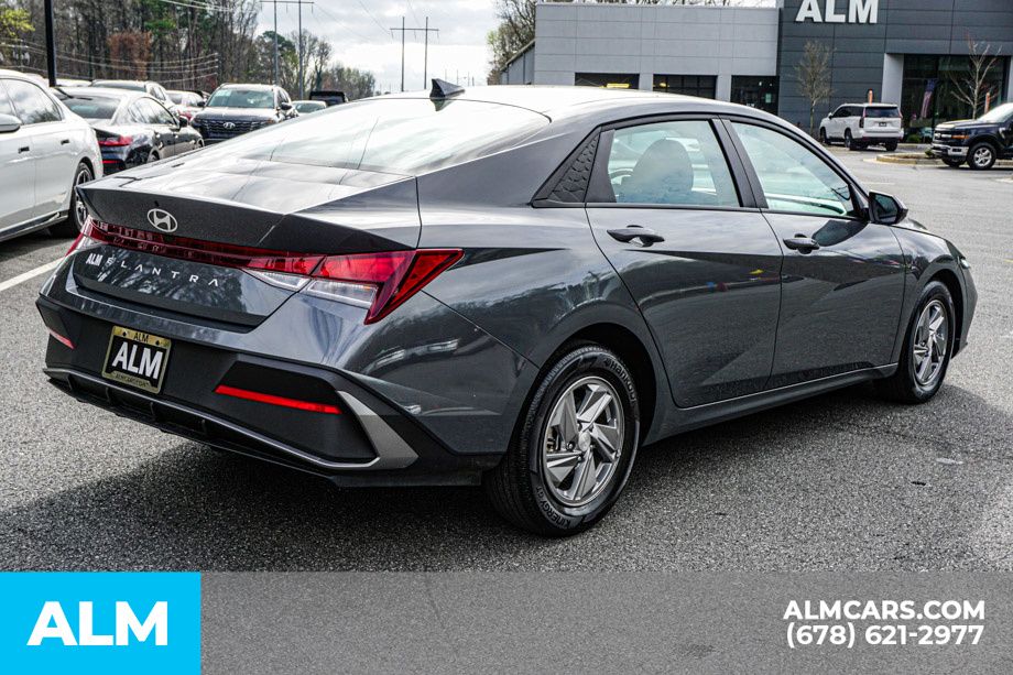 Used 2025 Gray Hyundai SE image 6