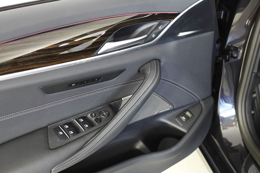 Thumbnail: 2023 BMW 5 Series - 12