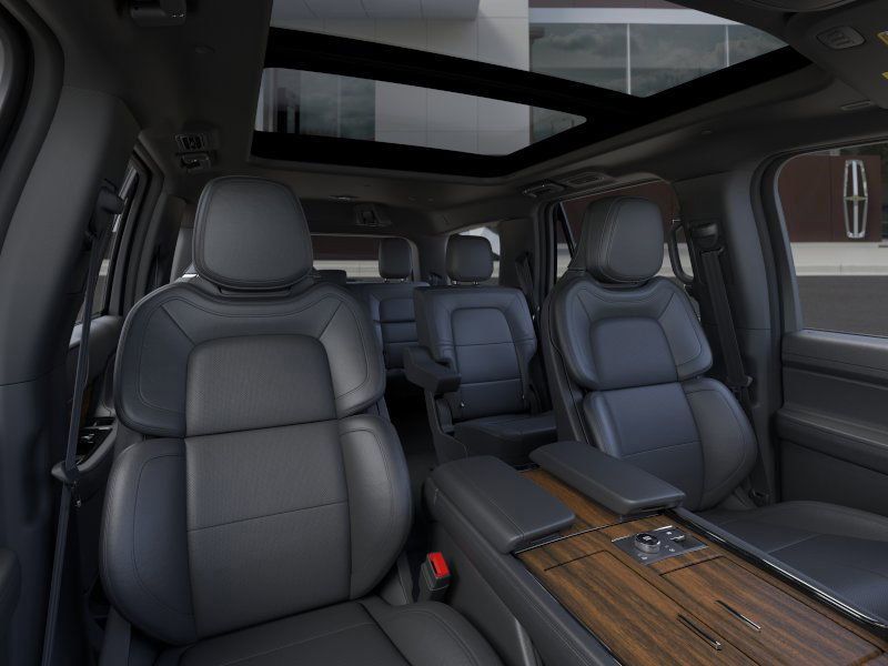 Thumbnail: 2023 Lincoln Navigator - 10
