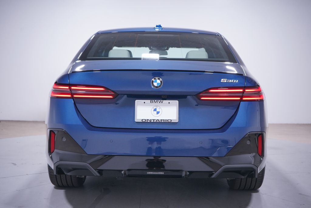 Thumbnail: 2027 BMW 5 Series - 5