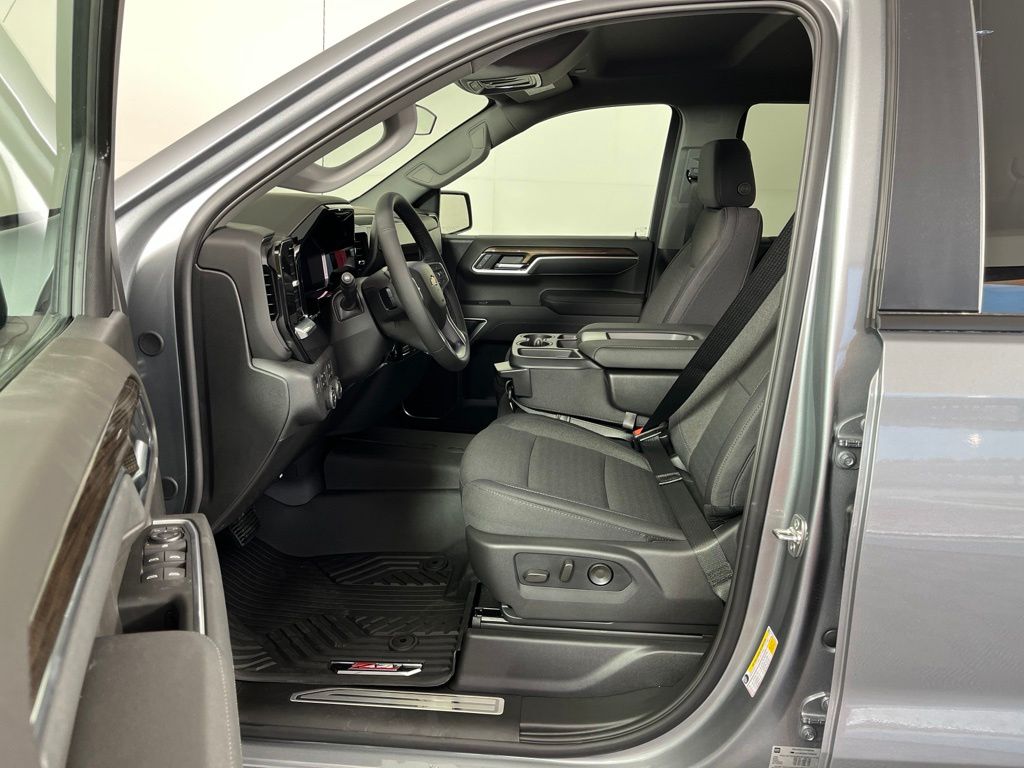 Thumbnail: 2026 Chevrolet Silverado 1500 - 26