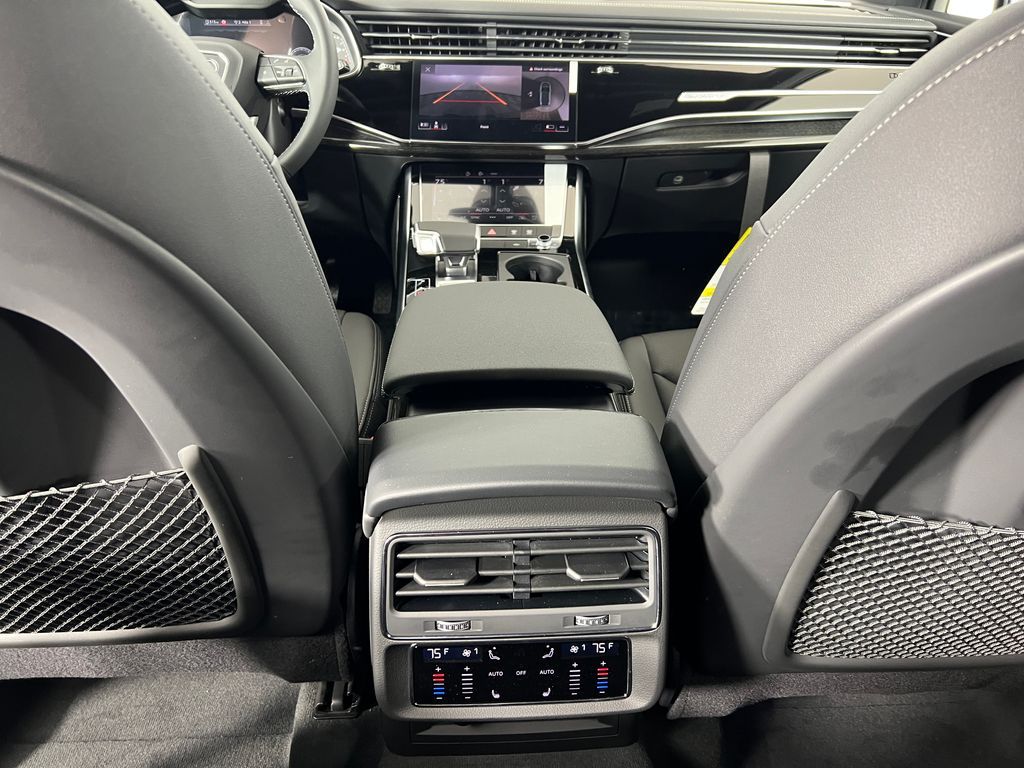 Thumbnail: 2025 Audi Q7 - 25