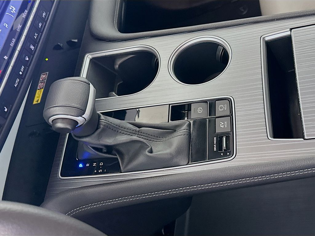 Thumbnail: 2025 Toyota Sienna - 17