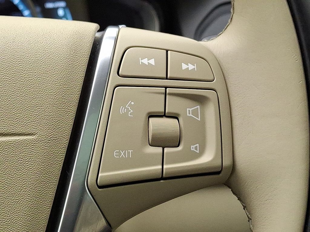 Thumbnail: 2016 Volvo XC60 - 24