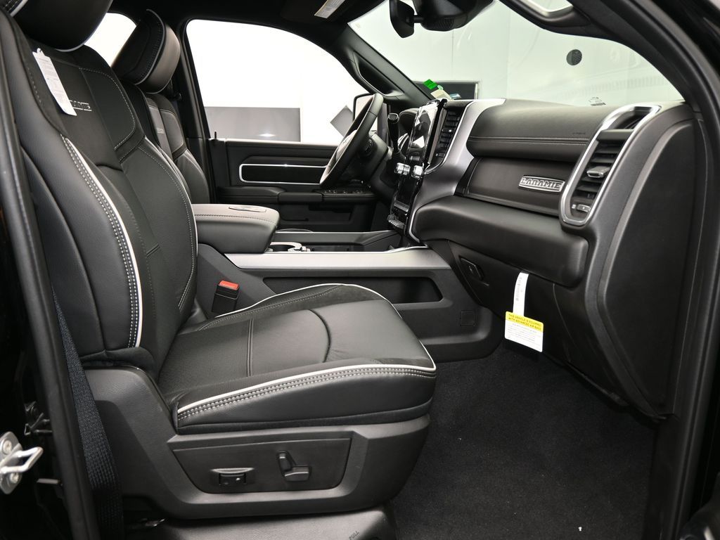 New 2026 Diamond Black Crystal Pearlcoat Ram Laramie image 44