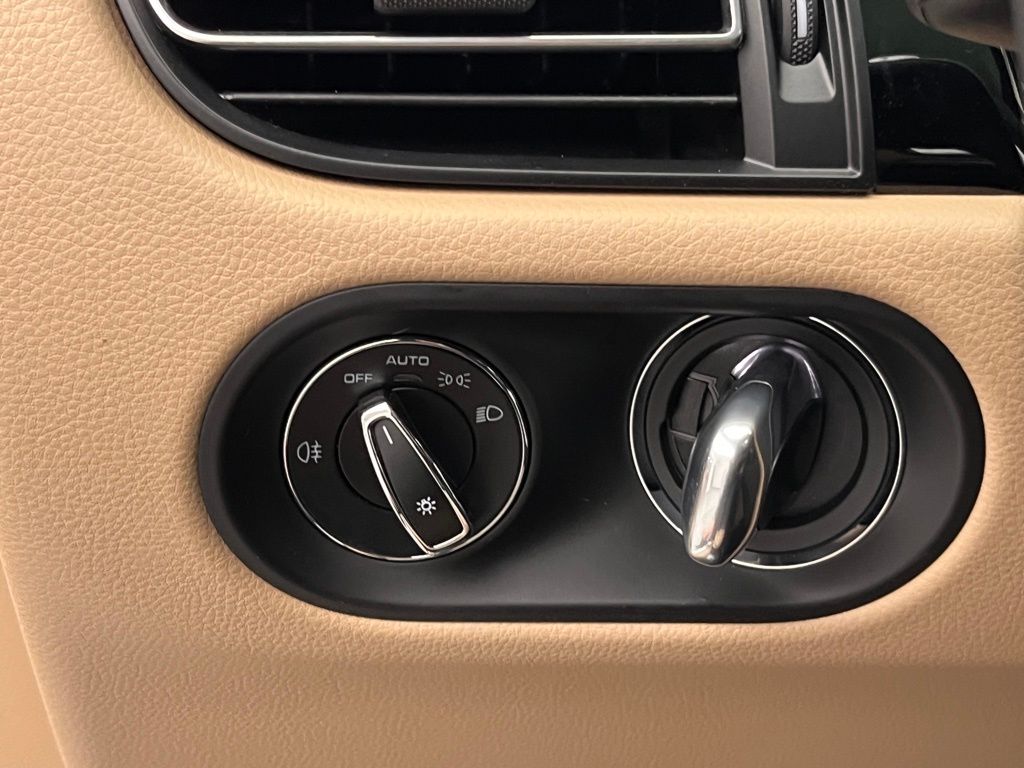 Thumbnail: 2025 Porsche Macan - 24