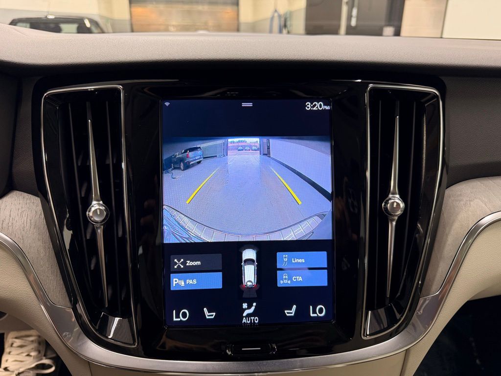 Thumbnail: 2022 Volvo S60 - 17
